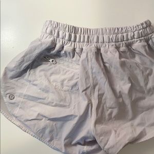 Lululemon white Hotty Hot shorts *4 tall size 2
